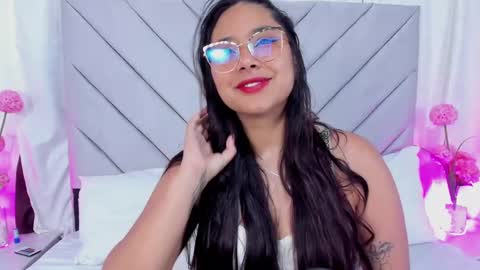 Snapshot of annaqueen_ chatting on 01.11.25 Anna online show from 01.11.25