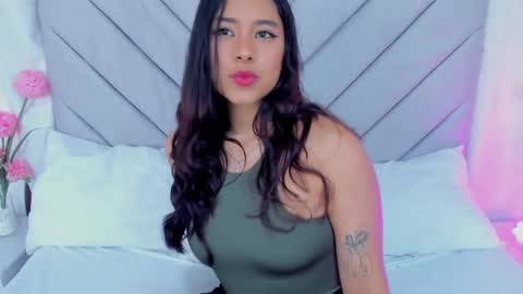 Snapshot of annaqueen_ chatting on 02.10.25 Anna online show from 02.10.25