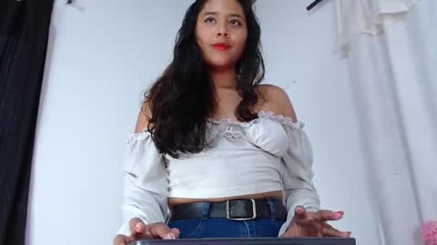 Snapshot of annaqueen_ chatting on 03.11.25 Anna online show from 03.11.25