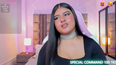 Snapshot of annaswift_ chatting on 12.17.25 Anna online show from 12.17.25