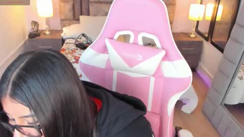 Snapshot of annaswift_ chatting on 01.13.26 Anna online show from 01.13.26