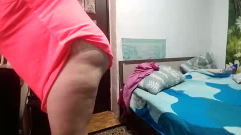 Snapshot of annaxgoldx chatting on 11.04.25 AnnaxGoldX online show from 11.04.25