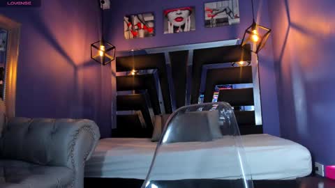 Snapshot of anne_brown1 chatting on 11.11.25 Anne online show from 11.11.25