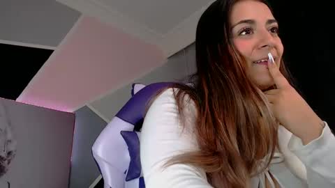 Anne  online show from 01.04.25