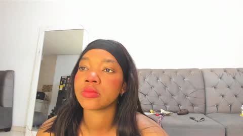 Snapshot of annebullocks chatting on 01.28.25 Annie online show from 01.28.25