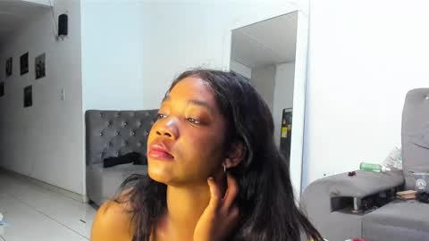 Snapshot of annebullocks chatting on 02.18.25 Annie online show from 02.18.25