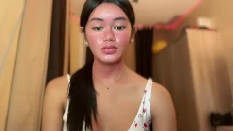 Snapshot of annedee_ chatting on 12.11.24 Kim online show from 12.11.24