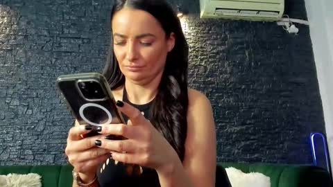 annesins online show from 10.10.25