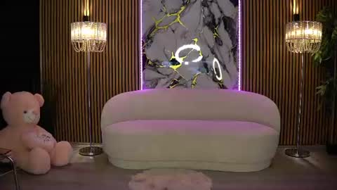 Snapshot of anneswhite chatting on 07.20.26 Ana online show from 07.20.26