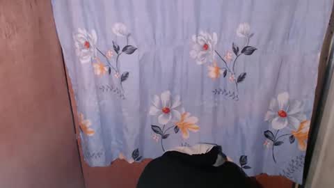 Snapshot of anney_slut chatting on 09.18.25 anney online show from 09.18.25