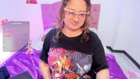 Snapshot of annie_bigboobs_ chatting on 11.07.25 Ana Bolena independent model online show from 11.07.25