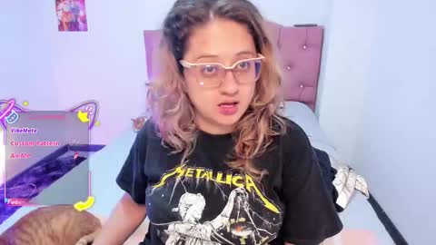 Snapshot of annie_bigboobs_ chatting on 12.05.25 Ana Bolena independent model online show from 12.05.25