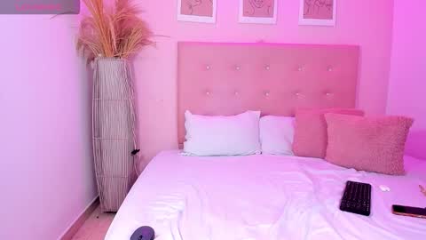 Snapshot of annie_dolce_ chatting on 01.10.26 annie_dolce_ online show from 01.10.26