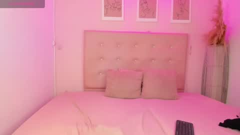 annie_dolce_ online show from 07.16.26