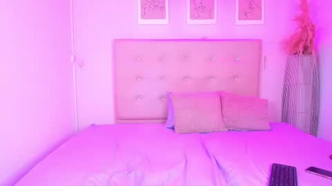 annie_dolce_ online show from 07.21.26