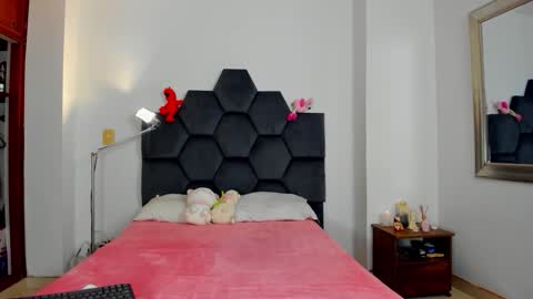 Annie online show from 11.27.25