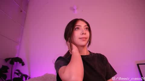 Snapshot of annie_evans24 chatting on 02.27.25 Annie Evans online show from 02.27.25