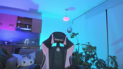 Snapshot of annie_gr chatting on 10.28.25 annie online show from 10.28.25