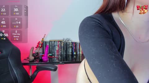 Snapshot of annie_loff chatting on 12.19.24 annie_loff online show from 12.19.24