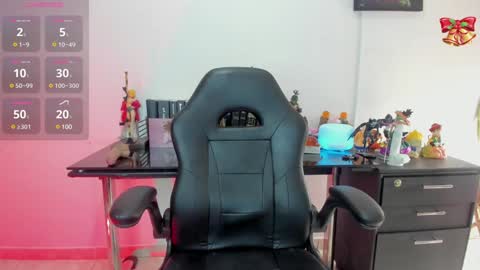 Snapshot of annie_loff chatting on 12.28.24 annie_loff online show from 12.28.24