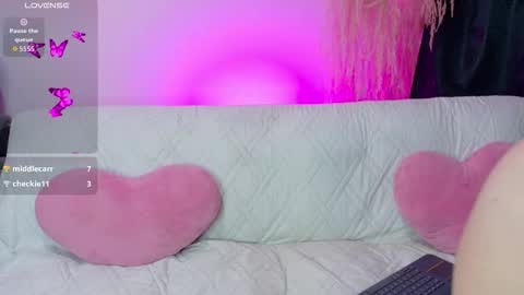 Snapshot of annie_loff chatting on 03.19.26 annie_loff online show from 03.19.26