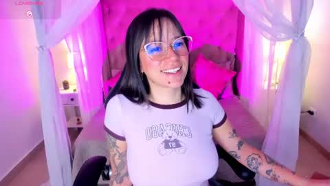Snapshot of annie_petters chatting on 06.28.26 Aniie online show from 06.28.26