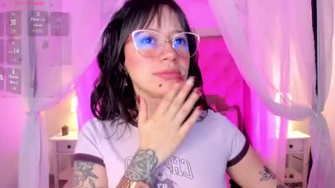 Snapshot of annie_petters chatting on 07.18.26 Aniie online show from 07.18.26