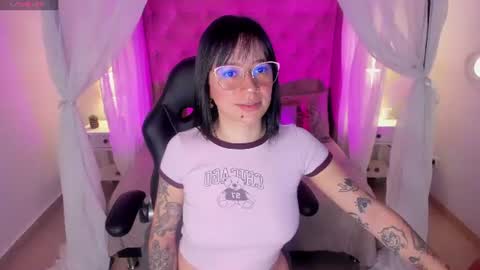 Snapshot of annie_petters chatting on 07.26.26 Aniie online show from 07.26.26
