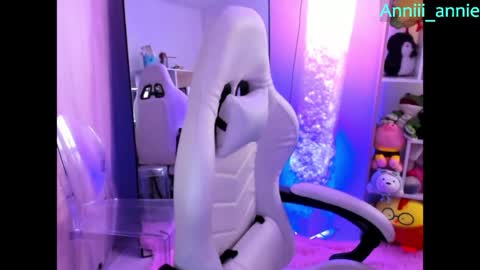 JEANNE no olvides seguirme dont forget follow me  uu online show from 05.12.26