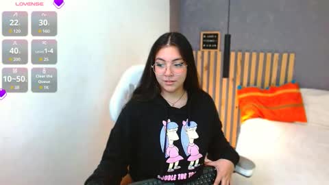 Snapshot of annie_volker chatting on 11.19.25 Annie Volker online show from 11.19.25