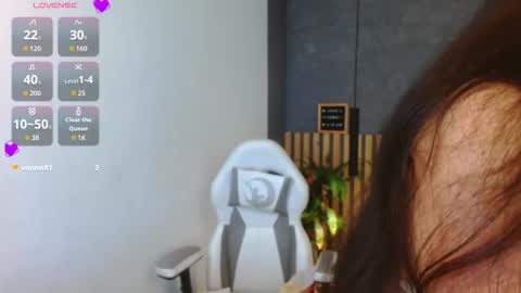 Snapshot of annie_volker chatting on 11.29.25 Annie Volker online show from 11.29.25