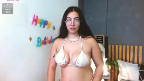 Snapshot of annie_volker chatting on 12.18.25 Annie Volker online show from 12.18.25