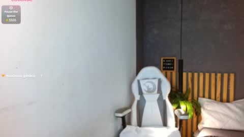 Snapshot of annie_volker chatting on 12.23.25 Annie Volker online show from 12.23.25