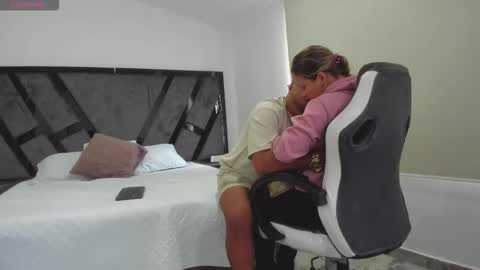 Annie and Stefan online show from 10.15.25