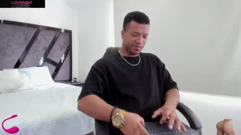 Annie and Stefan online show from 11.25.25