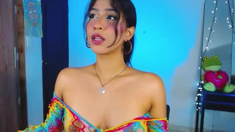 Snapshot of annieblu3 chatting on 11.04.25 AnnieBlu3 online show from 11.04.25