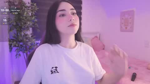 Snapshot of anniebrie chatting on 10.11.25 Cassandra online show from 10.11.25