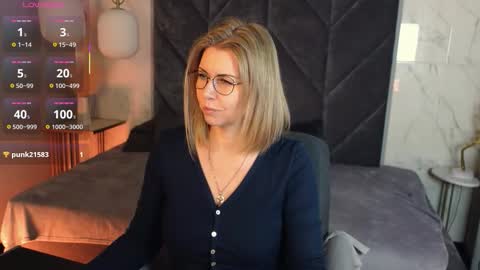 Annie online show from 12.23.25