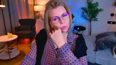 Annie online show from 04.25.26