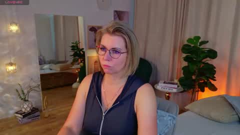 Annie online show from 06.13.26