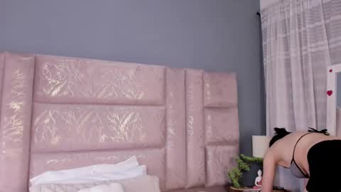 Snapshot of annienasty chatting on 11.08.25 Annie online show from 11.08.25