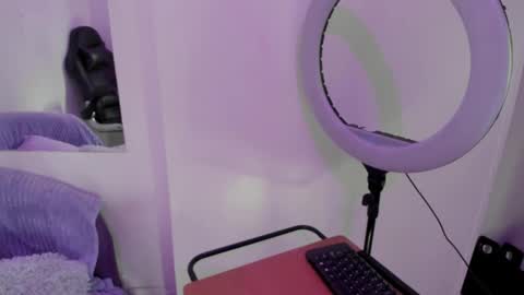 Snapshot of anniie_evans1 chatting on 09.24.25 Annie Evans online show from 09.24.25