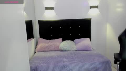 Snapshot of anniie_evans1 chatting on 09.25.25 Annie Evans online show from 09.25.25