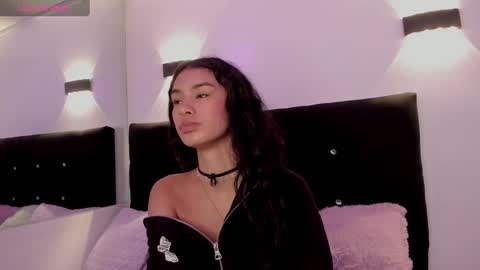 Snapshot of anniie_evans1 chatting on 09.26.25 Annie Evans online show from 09.26.25