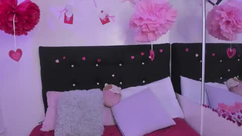 Annie Evans  online show from 02.15.26