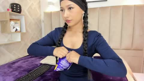 Annie Queen online show from 05.15.26