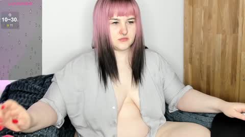 Snapshot of annnott chatting on 01.22.25 Ann online show from 01.22.25