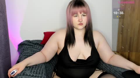 Snapshot of annnott chatting on 02.05.25 Ann online show from 02.05.25