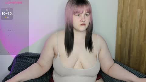 Snapshot of annnott chatting on 02.08.25 Ann online show from 02.08.25