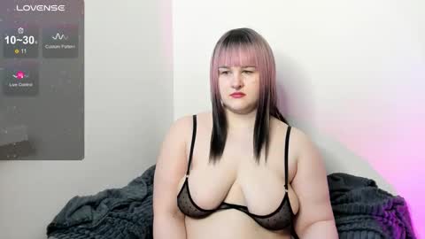 Snapshot of annnott chatting on 11.07.25 Ann online show from 11.07.25